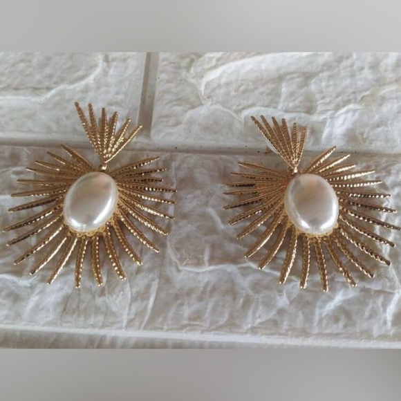 Zara Radiance Large Pearl Heart Crown Sunburst Beam Ray Regal Royal Gold Earring - Picture 8 of 16